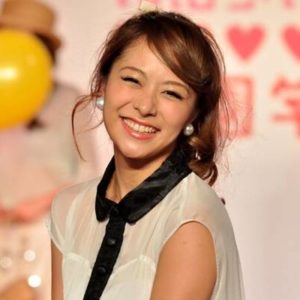 神戸蘭子の旦那は有名スタイリストの藤井エヴィ 結婚式の2ショット写真が素敵 事情通